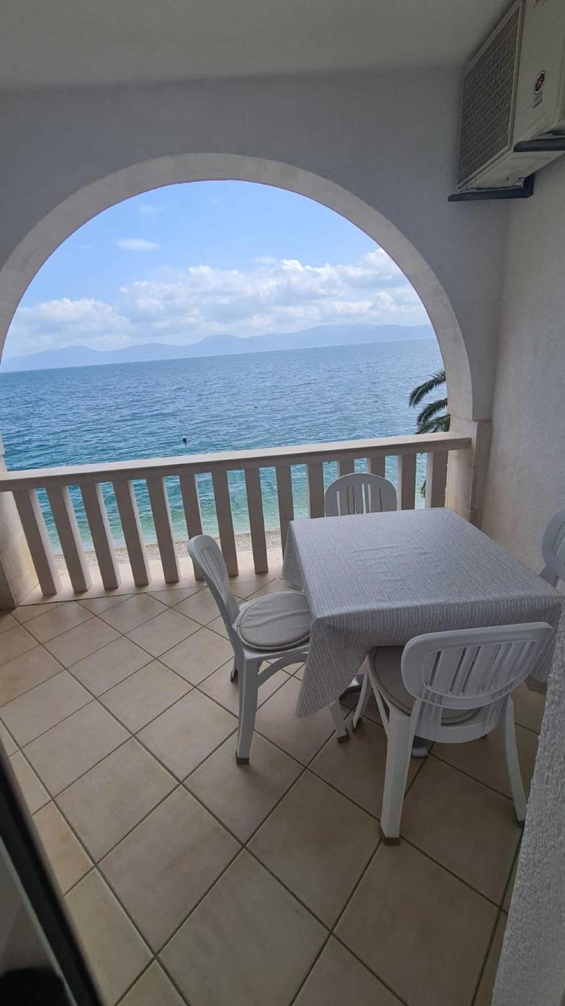Apartments Pansion Franka Brist Εξωτερικό φωτογραφία