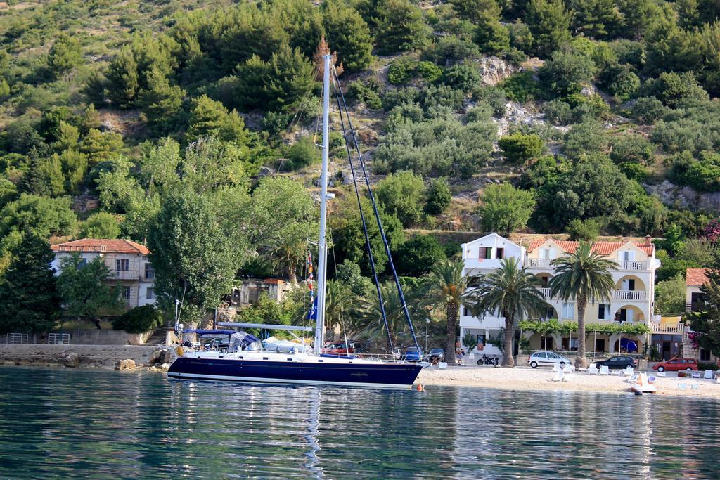 Apartments Pansion Franka Brist Εξωτερικό φωτογραφία