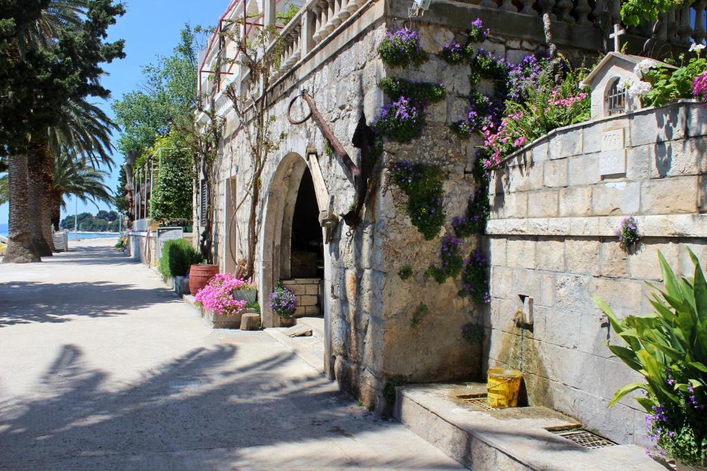 Apartments Pansion Franka Brist Εξωτερικό φωτογραφία