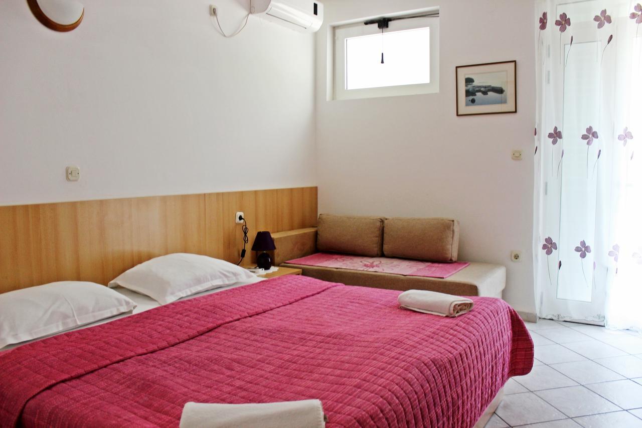 Apartments Pansion Franka Brist Εξωτερικό φωτογραφία