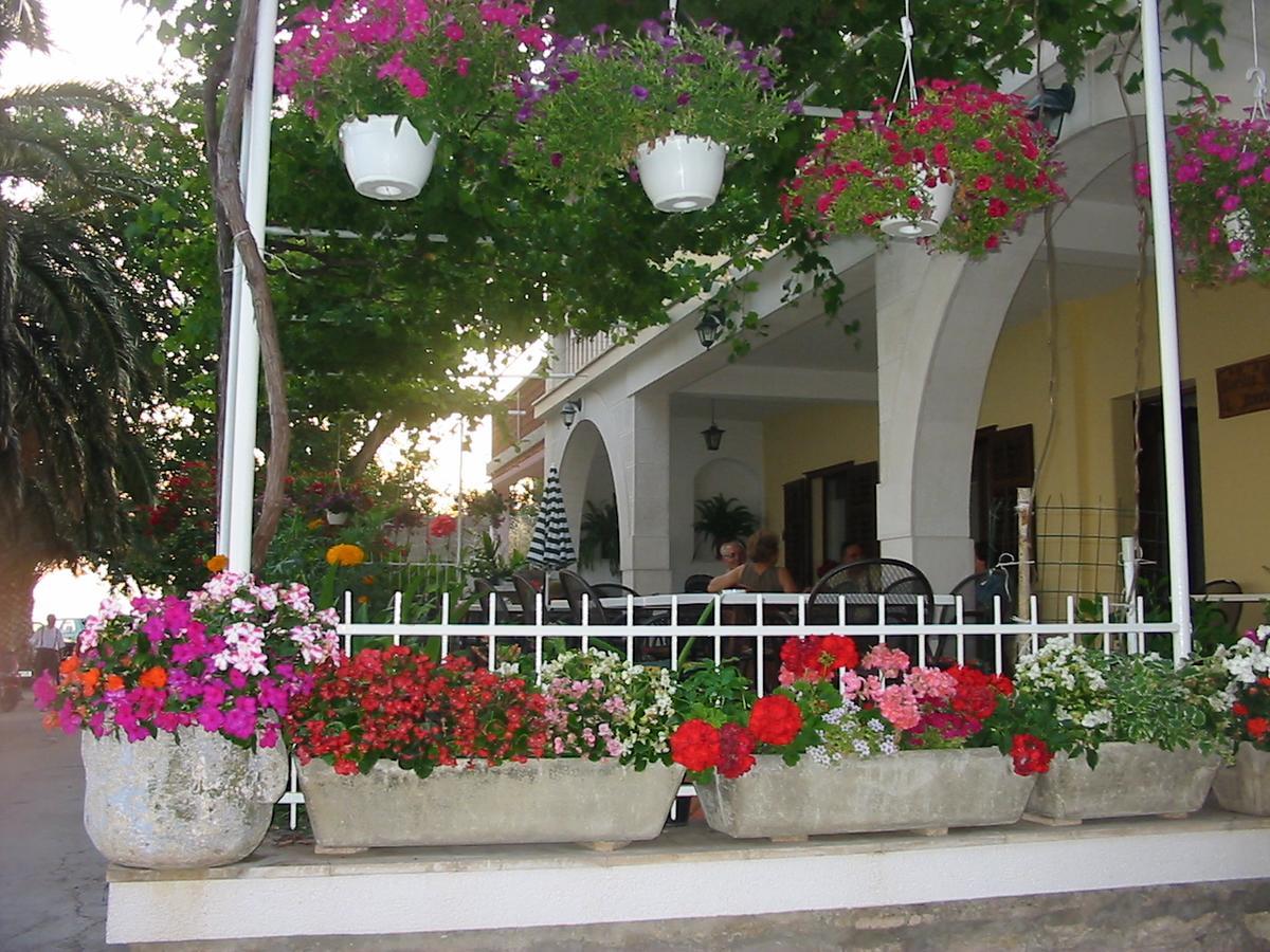 Apartments Pansion Franka Brist Εξωτερικό φωτογραφία